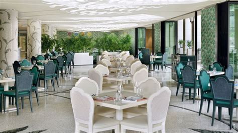 giardino restaurant versace dubai.